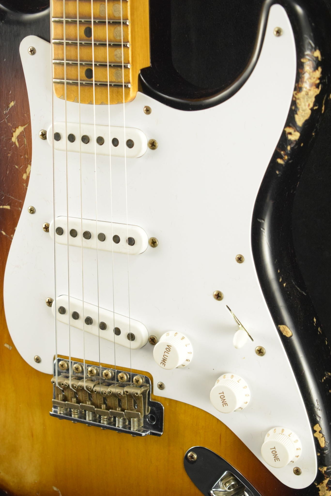 Fender Limited Edition 70th Anniversary 1954 Stratocaster Heavy Relic Wide-Fade 2-Color Sunburst