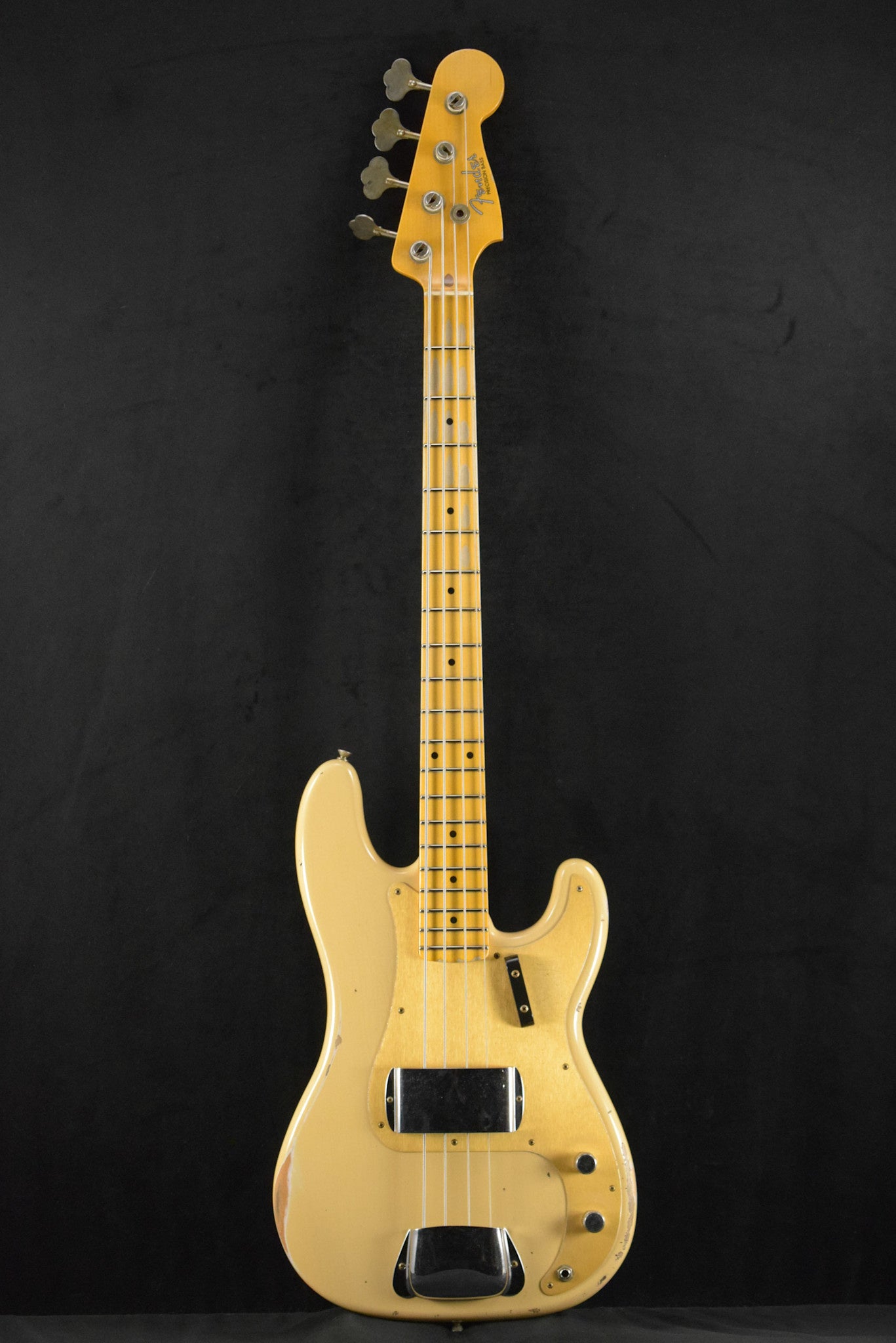Fender 1958 Precision Bass Relic Aged Desert Sand 1-Piece Quartersawn Maple Neck Fingerboard