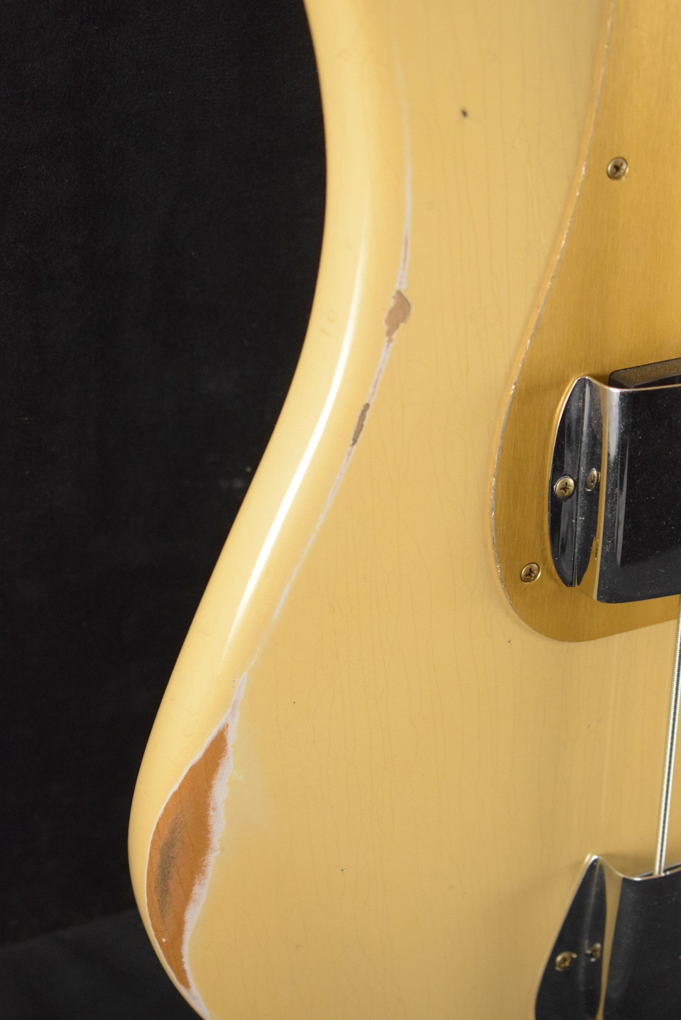 Fender 1958 Precision Bass Relic Aged Desert Sand 1-Piece Quartersawn Maple Neck Fingerboard