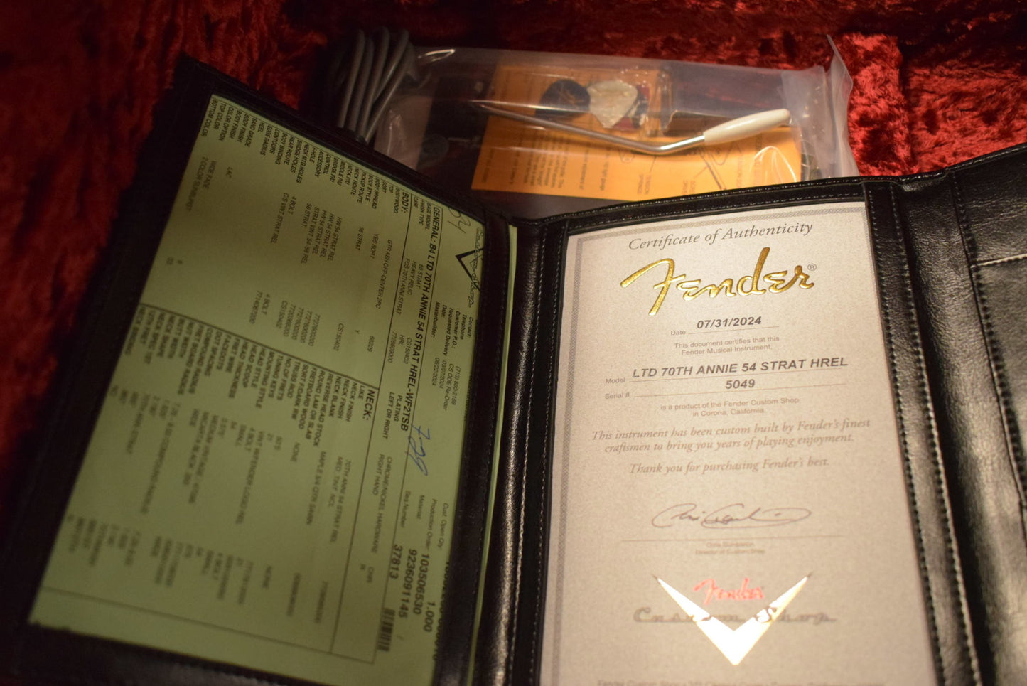 Fender Limited Edition 70th Anniversary 1954 Stratocaster Heavy Relic Wide-Fade 2-Color Sunburst