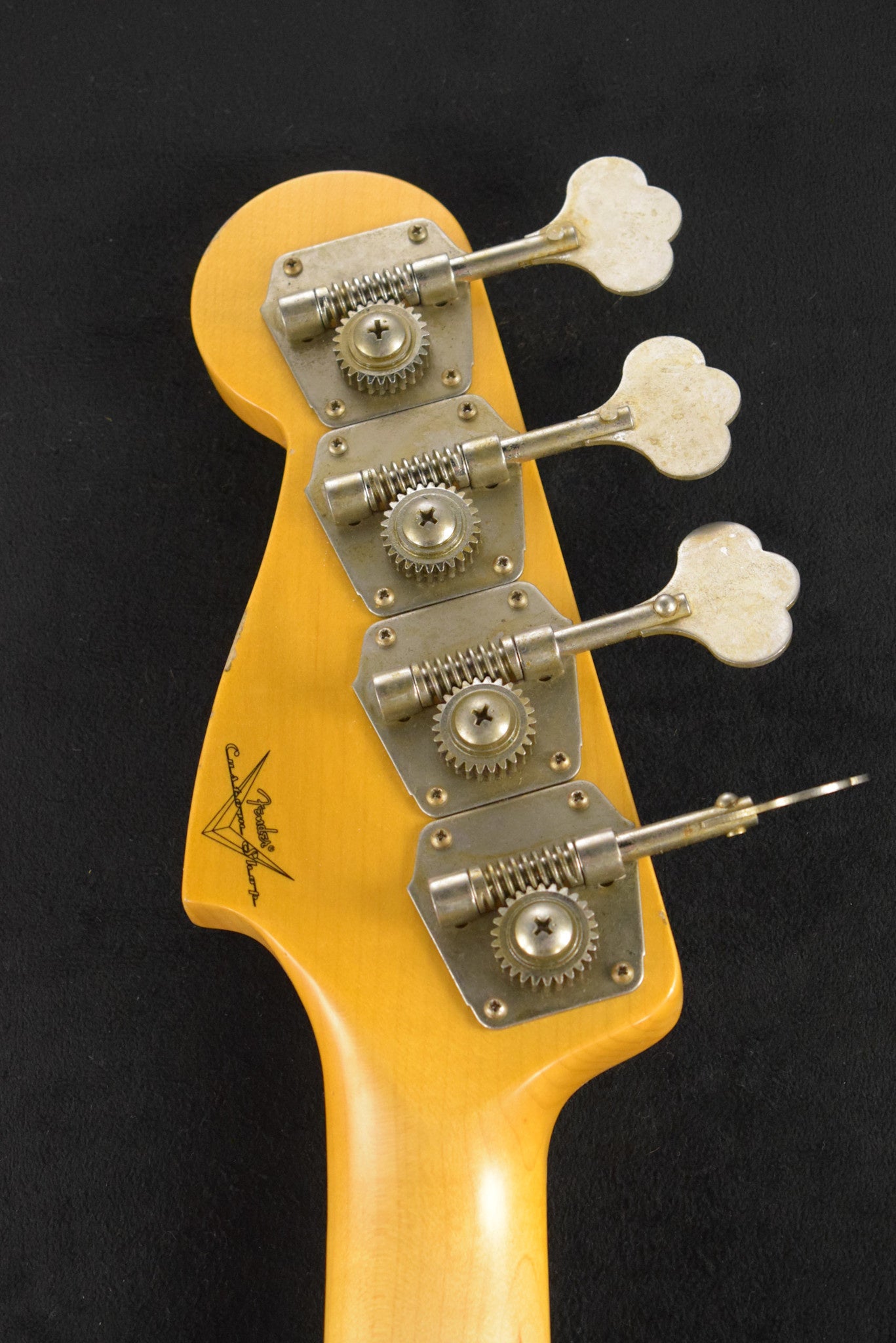 Fender 1958 Precision Bass Relic Aged Desert Sand 1-Piece Quartersawn Maple Neck Fingerboard