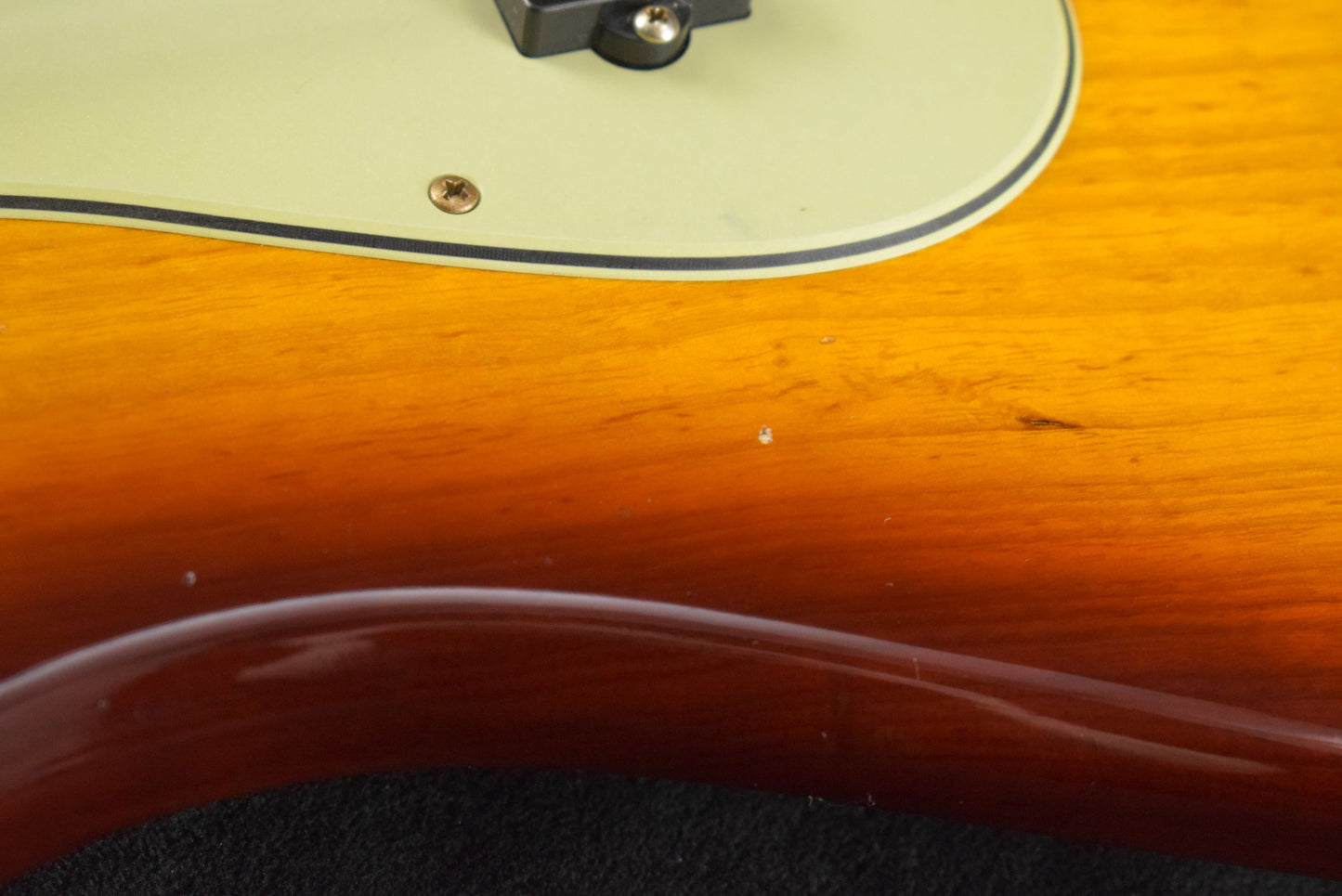 Fender Limited Edition Jazz Bass Special Journeyman Relic Tobacco Sunburst Rosewood Fingerboard