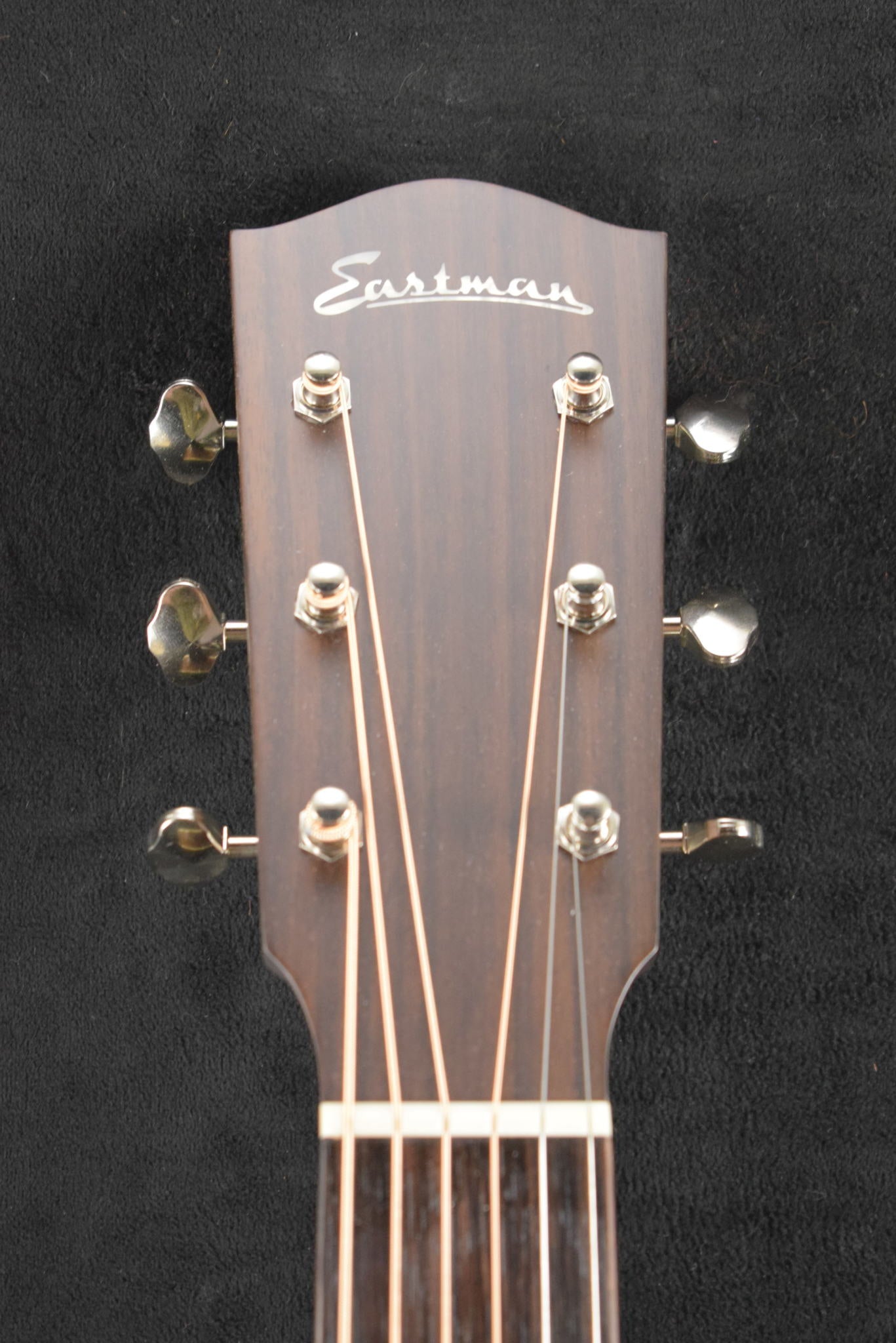 Eastman E20OOSS-TC OO-Style Concert Sloped Shoulder Thermo Cured Top Sunburst Truetone Gloss
