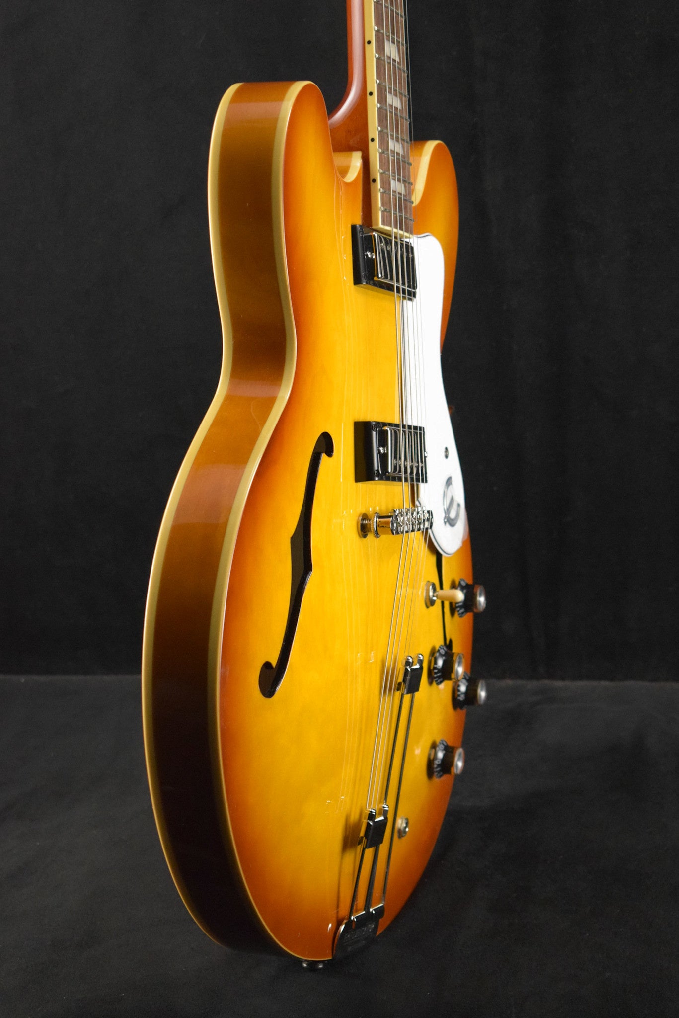 Epiphone Riviera (Frequensator Tailpiece) Royal Tan