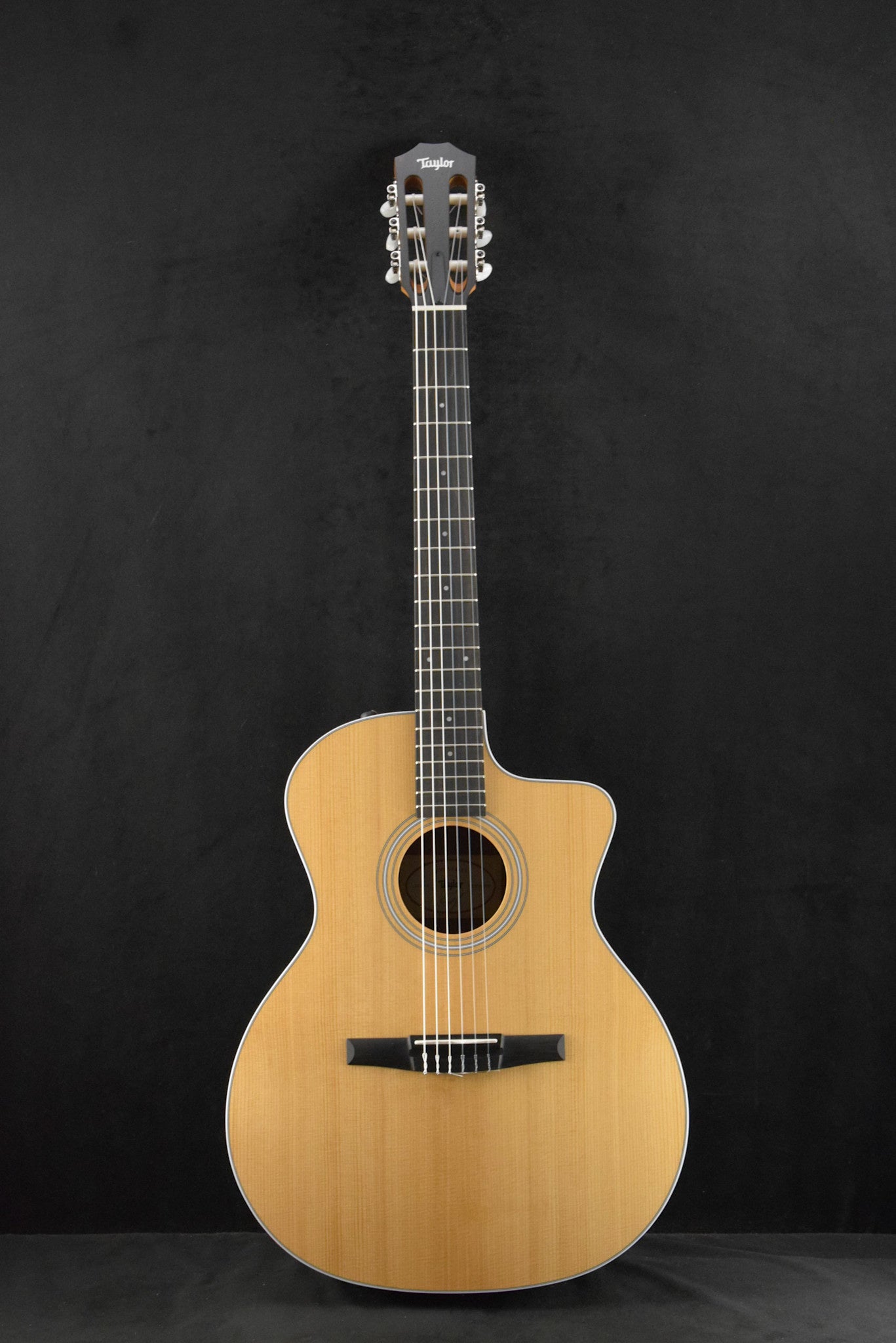 Taylor 214ce-N Nylon-String Natural
