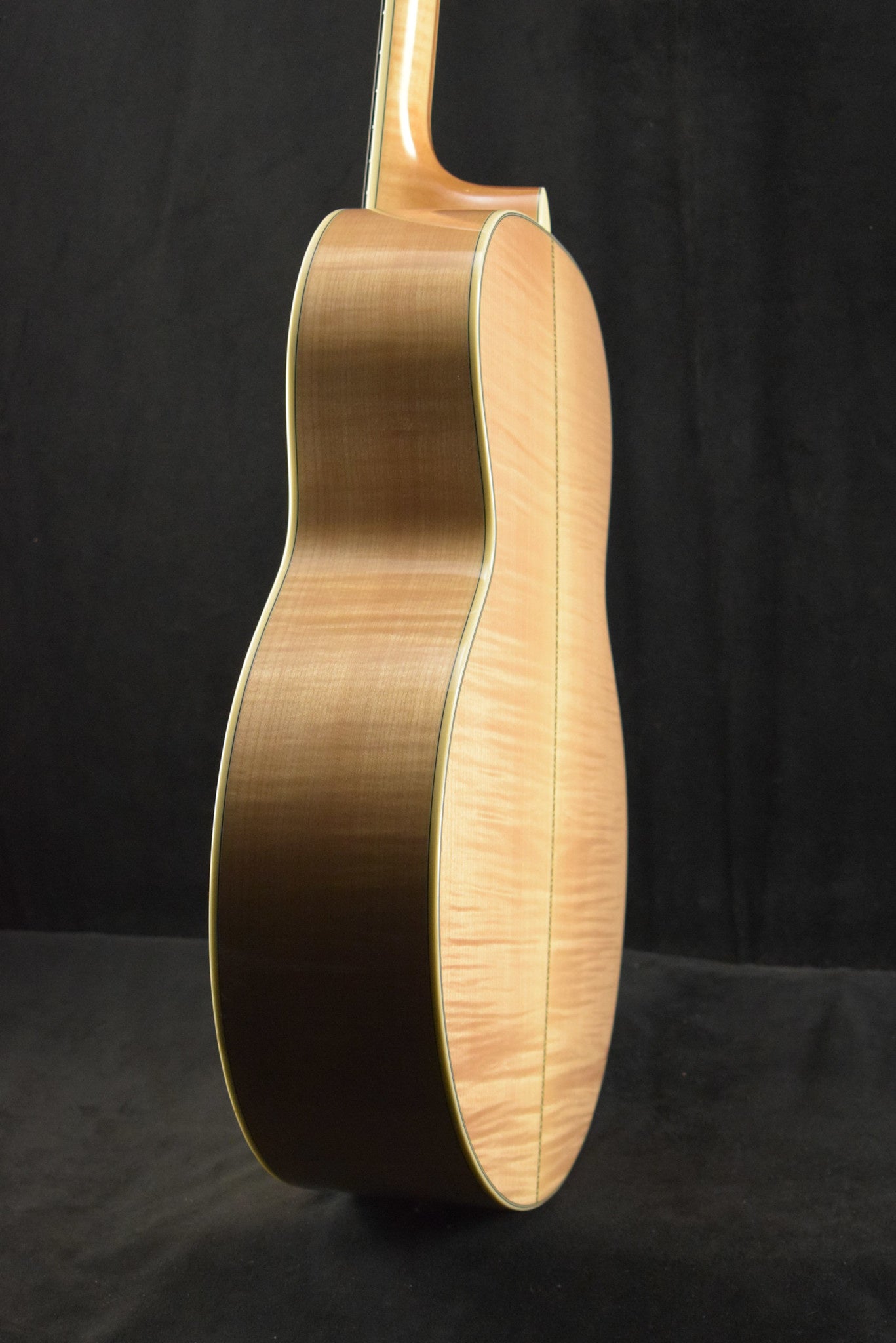 Eastman AC630-BD Jumbo Blonde Truetone Gloss