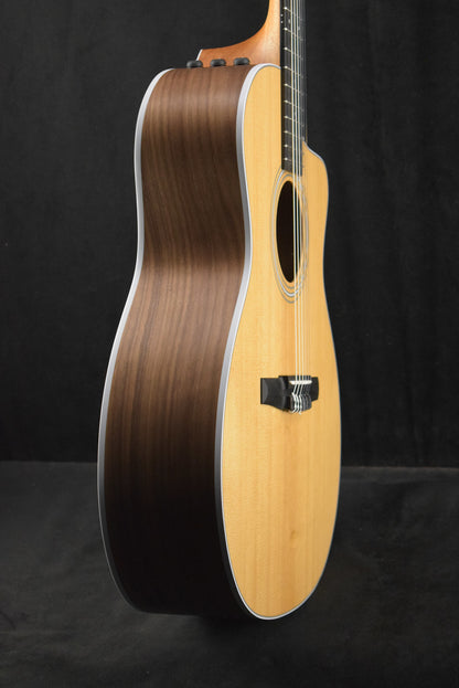 Taylor 214ce-N Nylon-String Natural