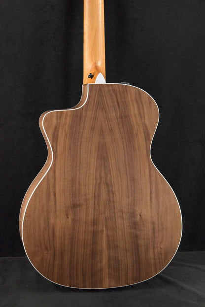 Taylor 214ce-N Nylon-String Natural