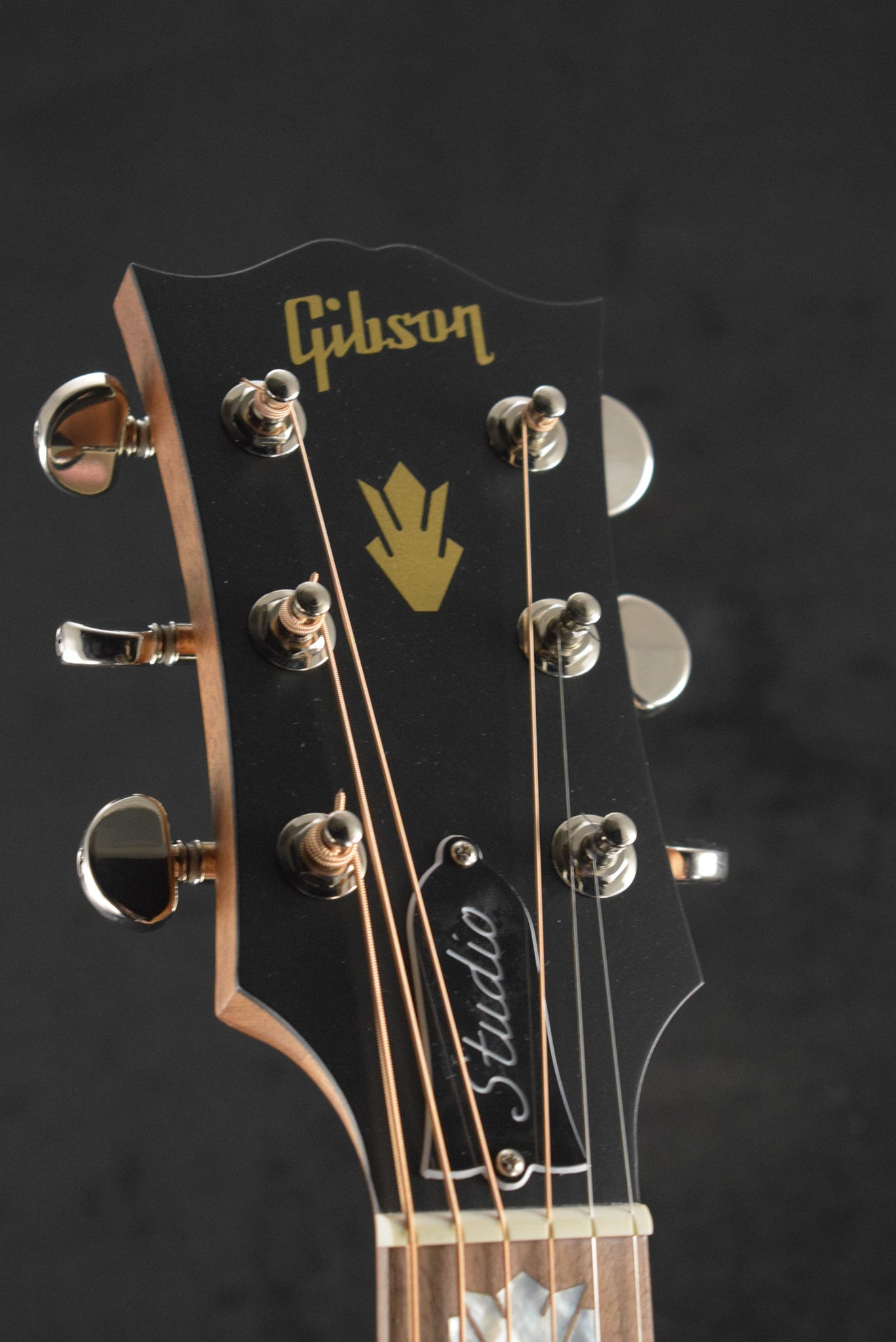 Gibson SJ-200 Studio Walnut Satin Natural