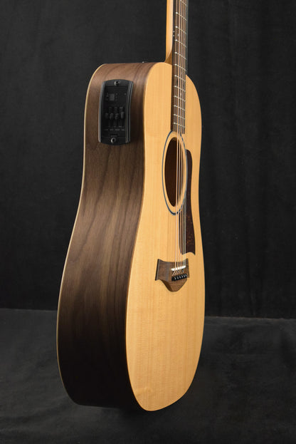Taylor BBTe Big Baby Taylor Walnut/Sitka Spruce Natural