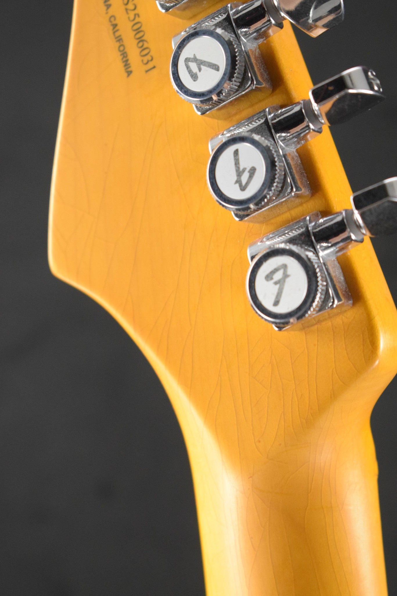 Fender American Ultra Luxe Vintage '50s Stratocaster 3-Color Sunburst Maple Fingerboard