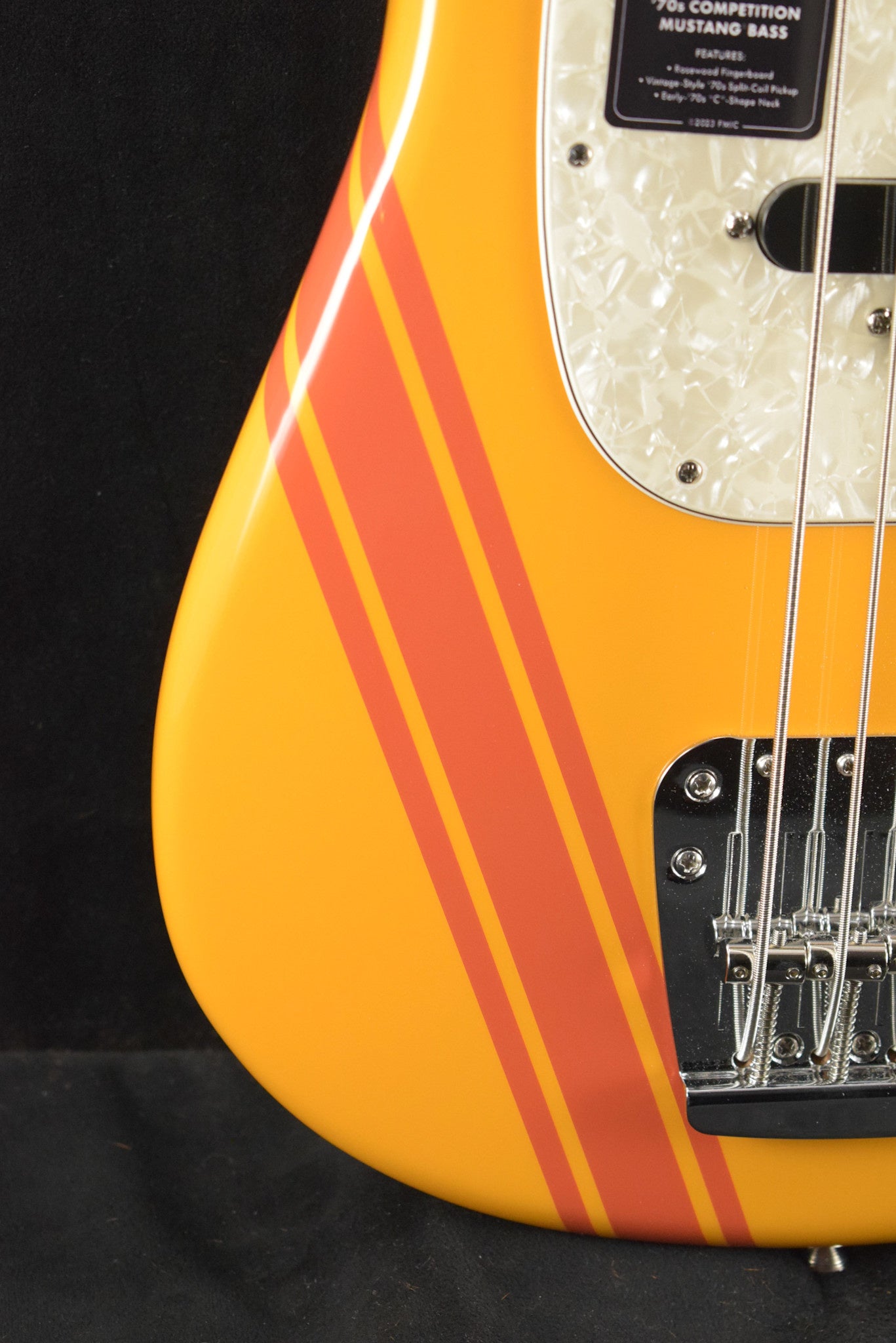 Fender Vintera II '70s Competition Mustang Bass Competition Orange Rosewood Fingerboard
