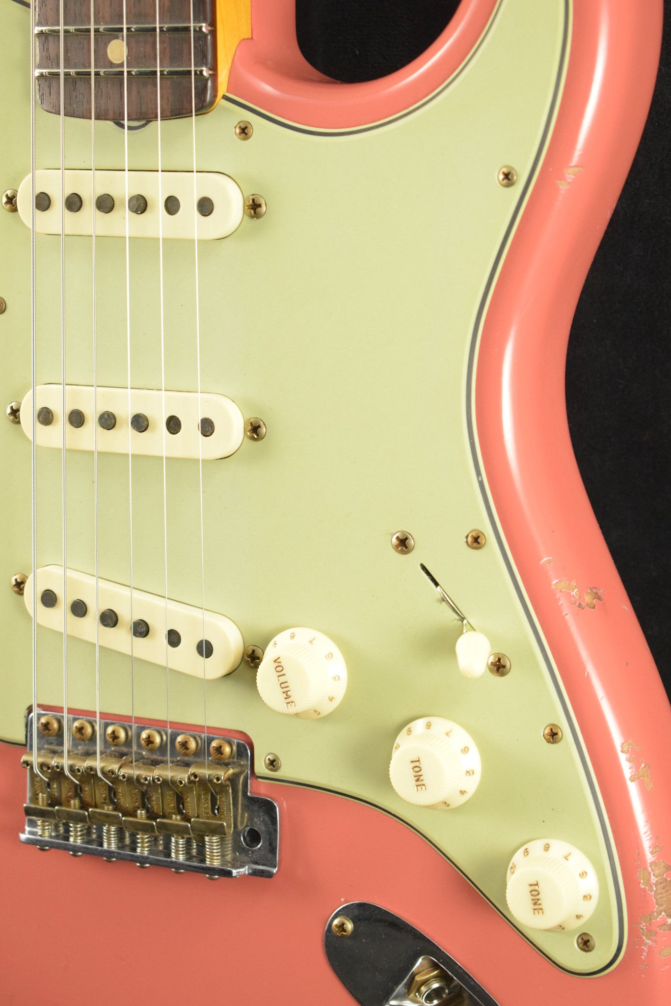 Fender Limited Edition '60 Stratocaster Relic - Faded Aged Tahitian Coral 3A Rosewood Fingerboard