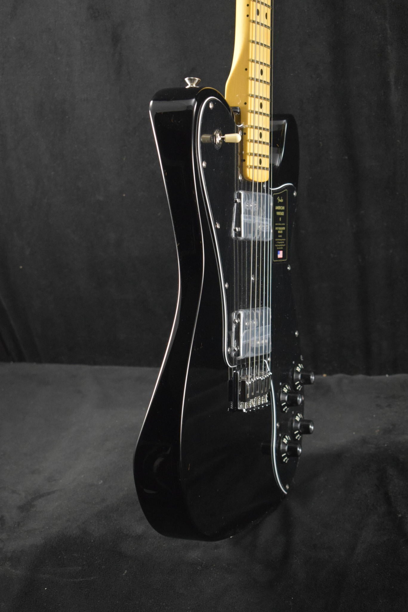 Fender American Vintage II 1975 Telecaster Deluxe Maple Fingerboard Black