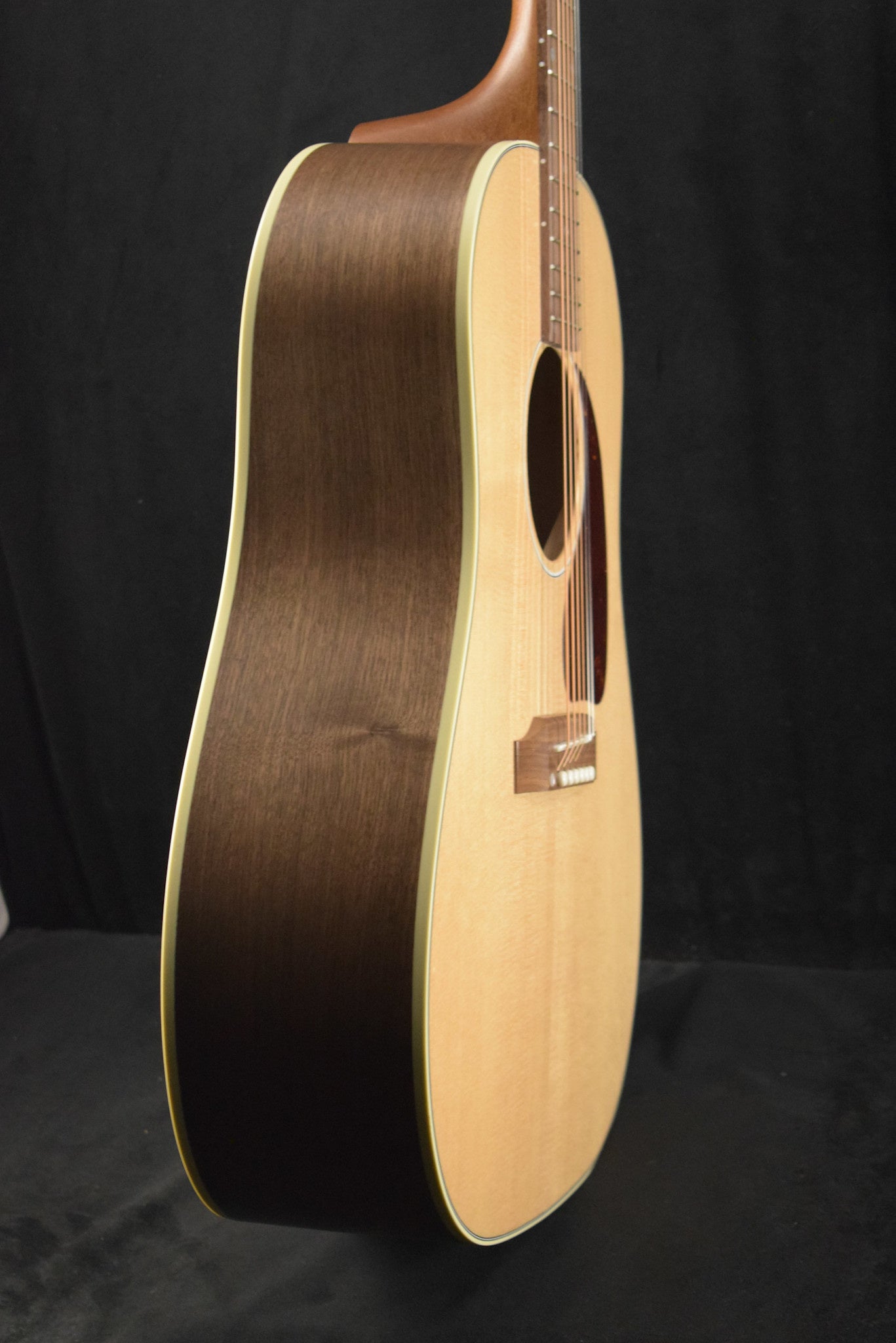 Gibson J-45 Studio Walnut Satin Natural