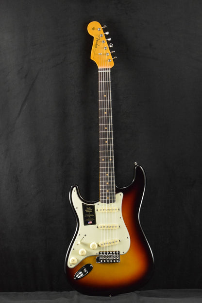 Fender American Vintage II 1961 Stratocaster Left-Hand 3-Color Sunburst Rosewood Fingerboard