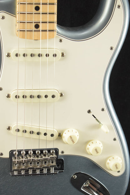 Fender '68 Stratocaster DLX Closet Classic - Aged Blue Ice Metallic