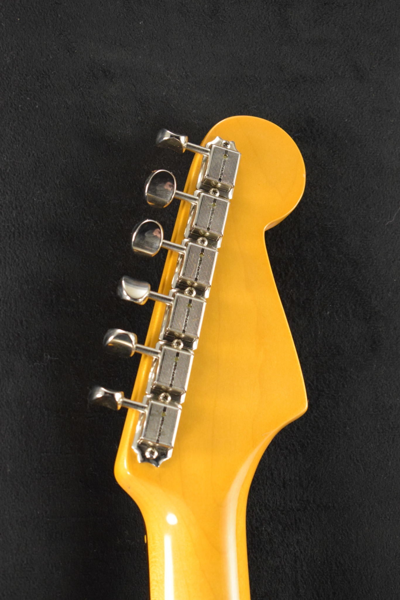 Fender American Vintage II 1961 Stratocaster Left-Hand 3-Color Sunburst Rosewood Fingerboard