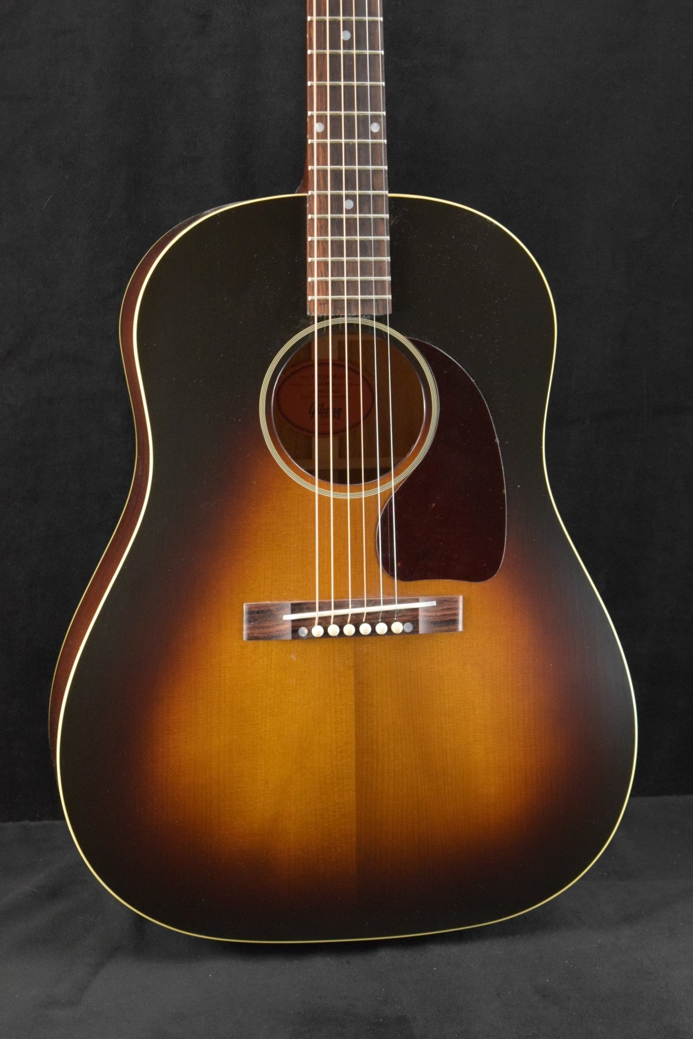 Gibson Custom Shop 1942 Banner J-45 Vintage Sunburst