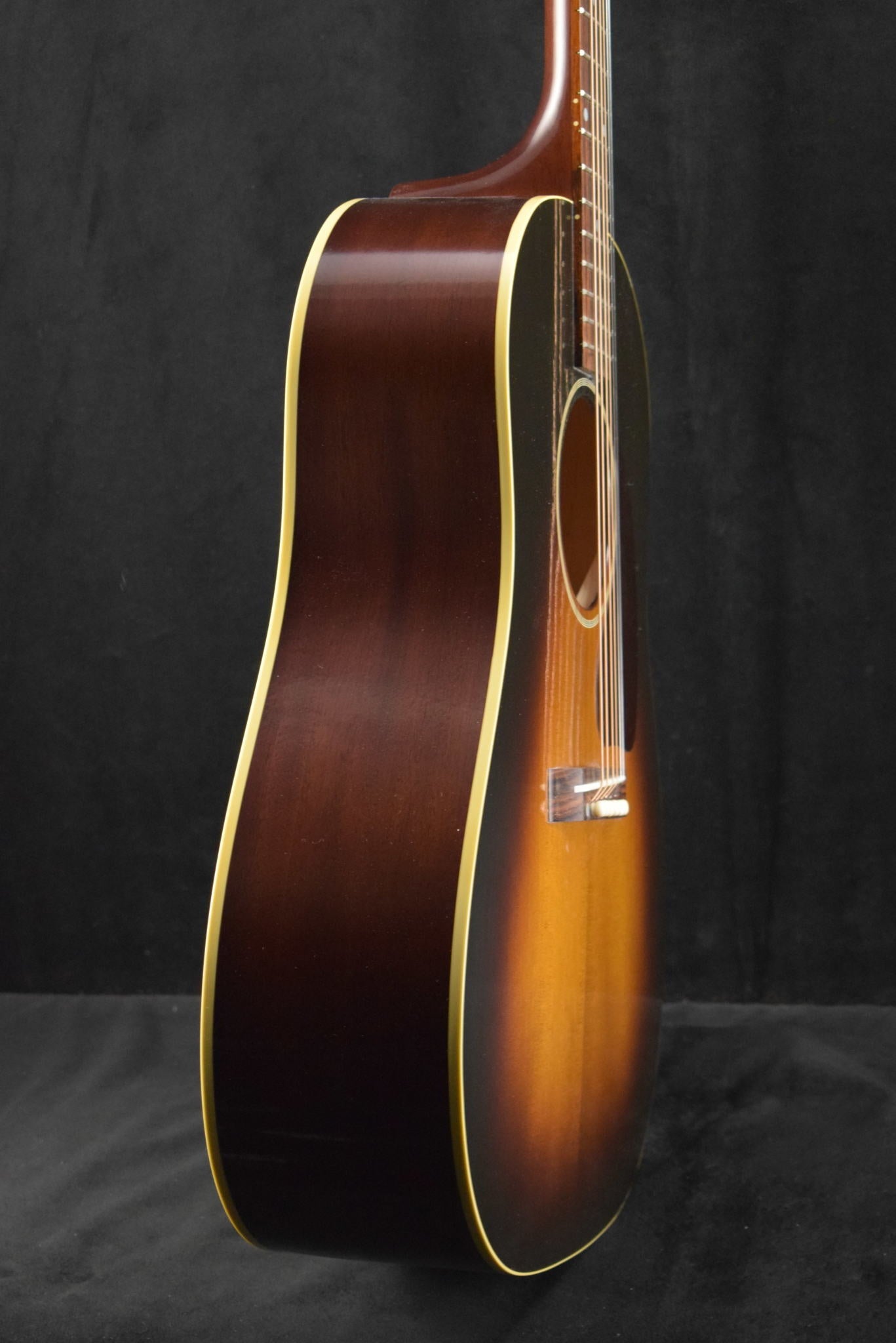 Gibson Custom Shop 1942 Banner J-45 Vintage Sunburst