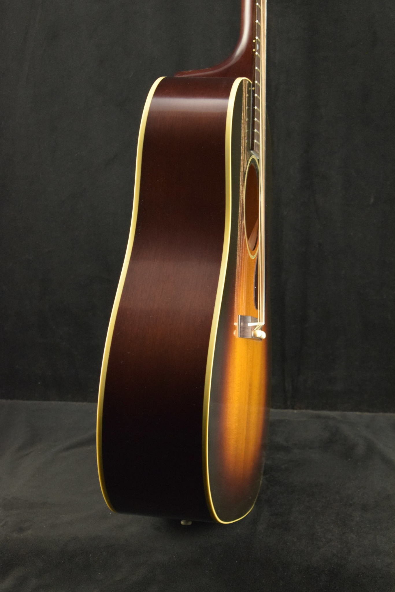 Gibson Custom Shop 1942 Banner J-45 Vintage Sunburst