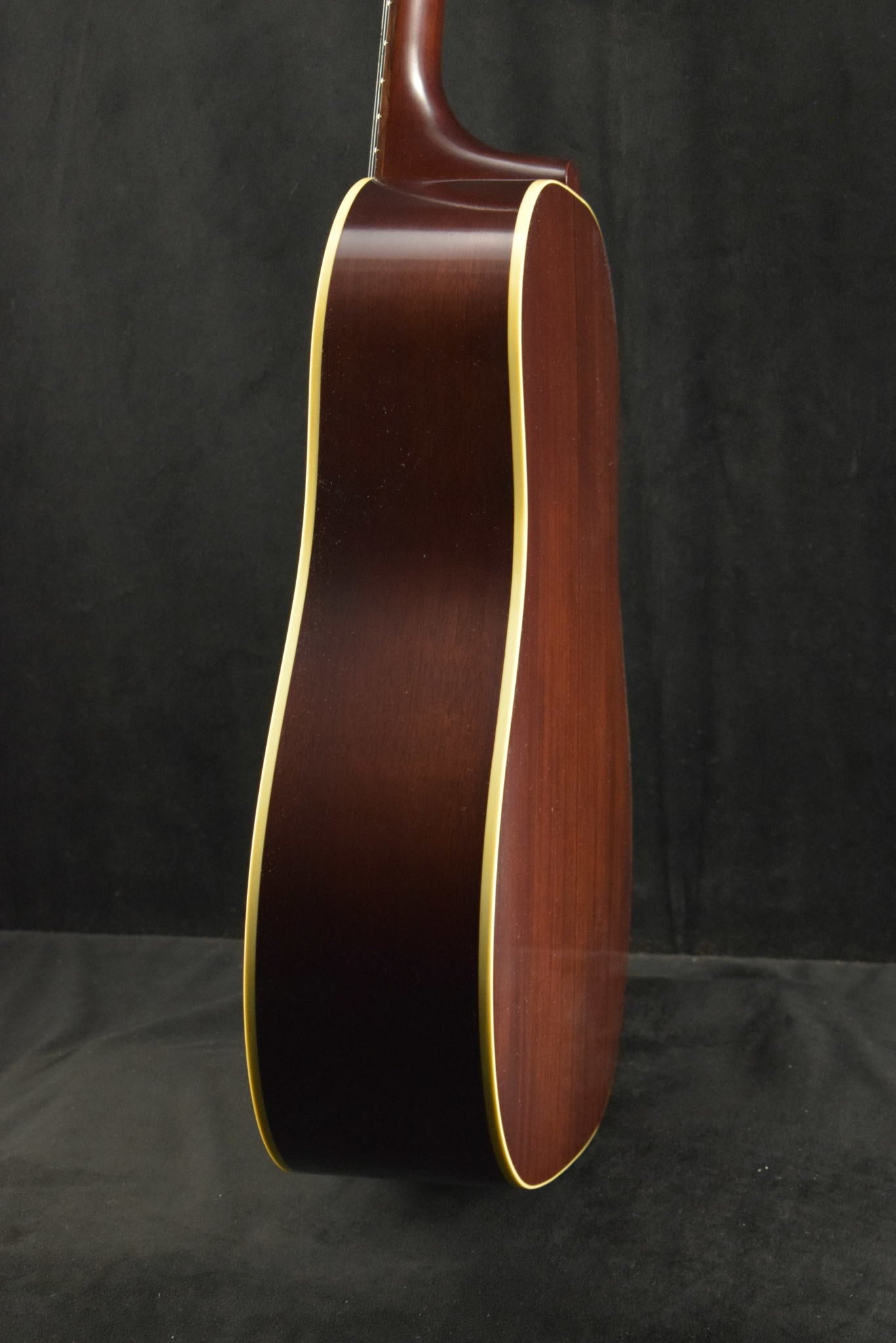 Gibson Custom Shop 1942 Banner J-45 Vintage Sunburst