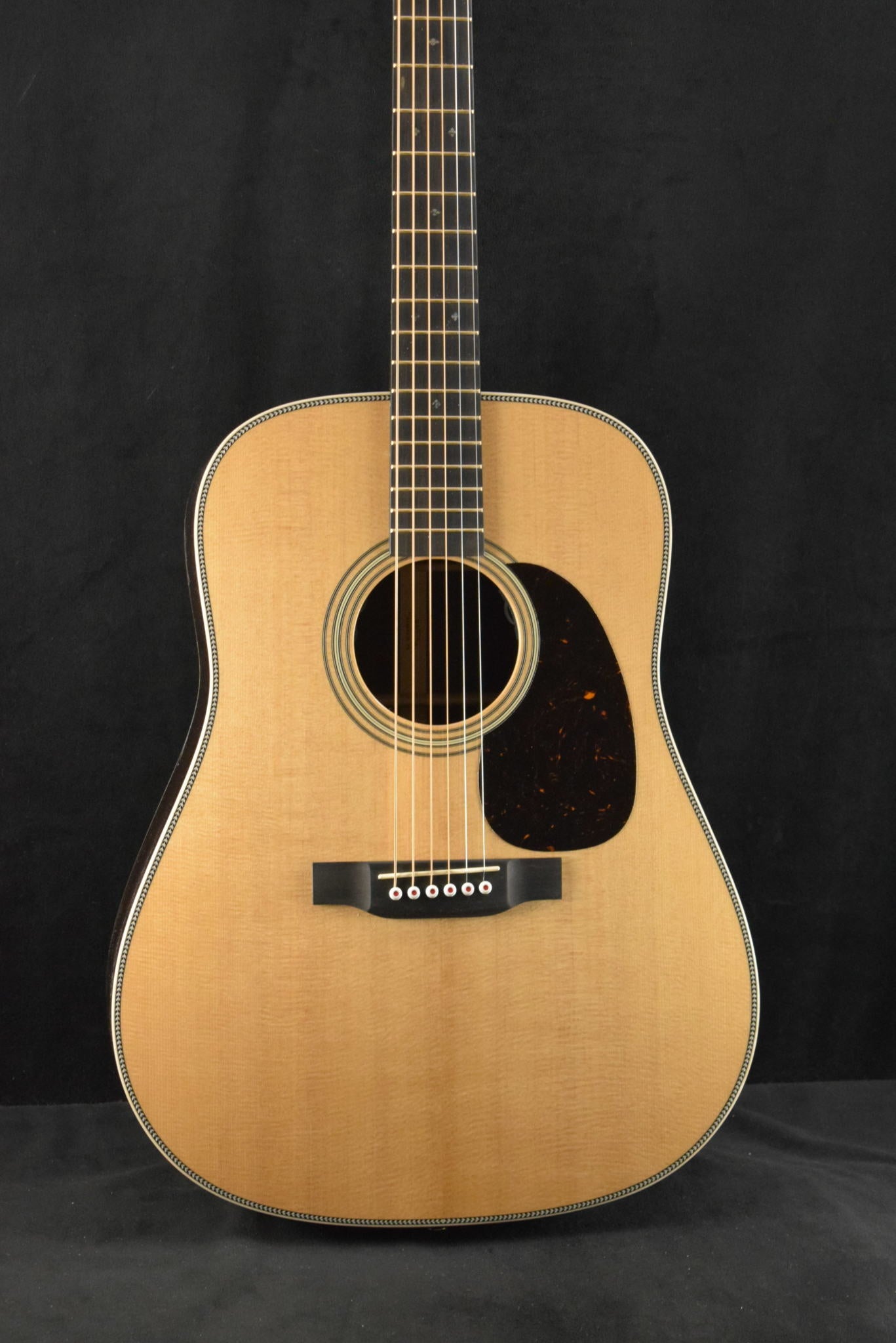 Martin D-28E Modern Deluxe Fishman Aura VT Blend Acoustic-Electric Natural