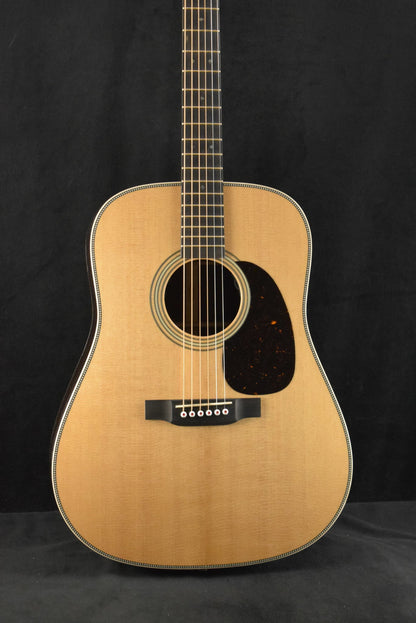 Martin D-28E Modern Deluxe Fishman Aura VT Blend Acoustic-Electric Natural