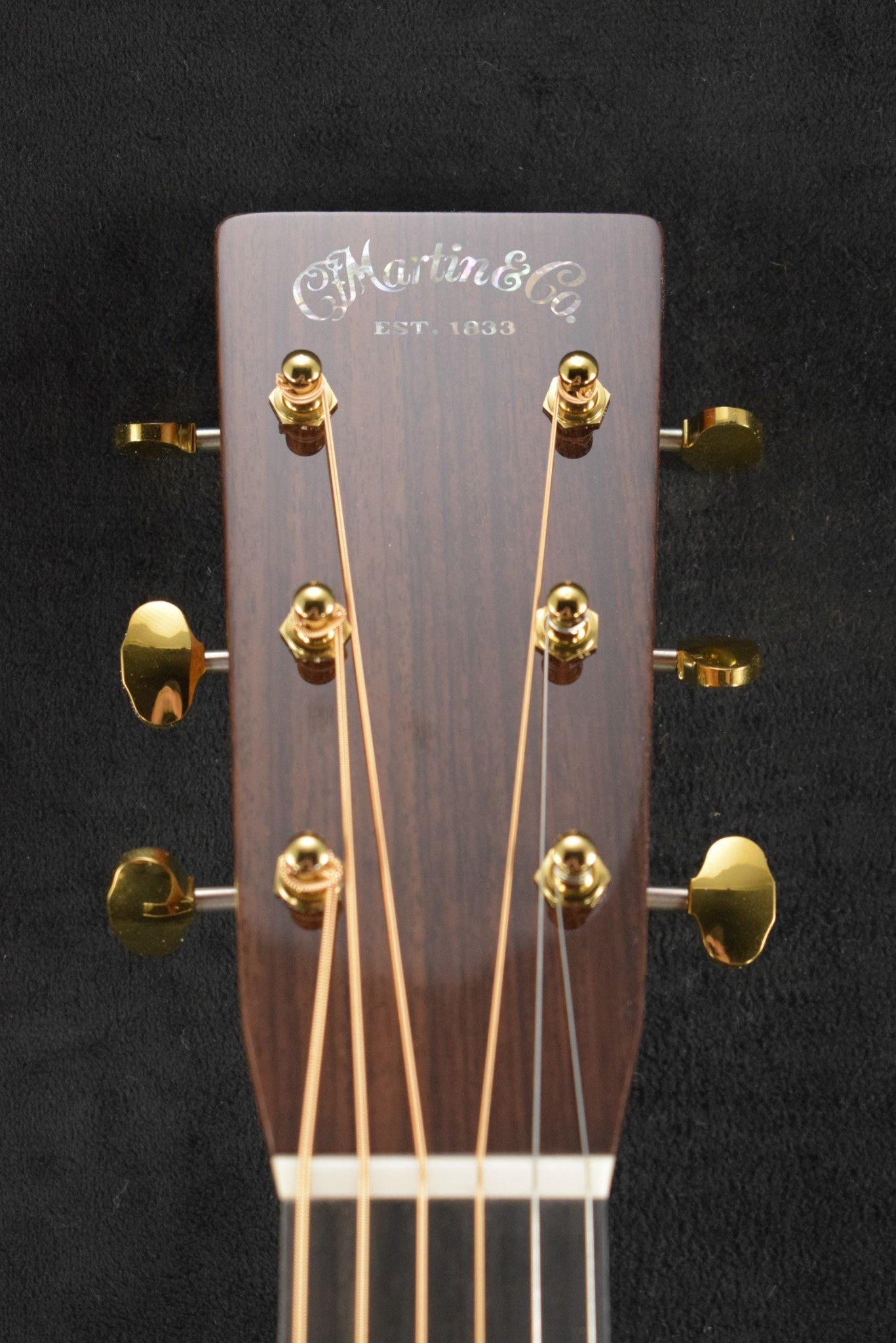 Martin D-28E Modern Deluxe Fishman Aura VT Blend Acoustic-Electric Natural