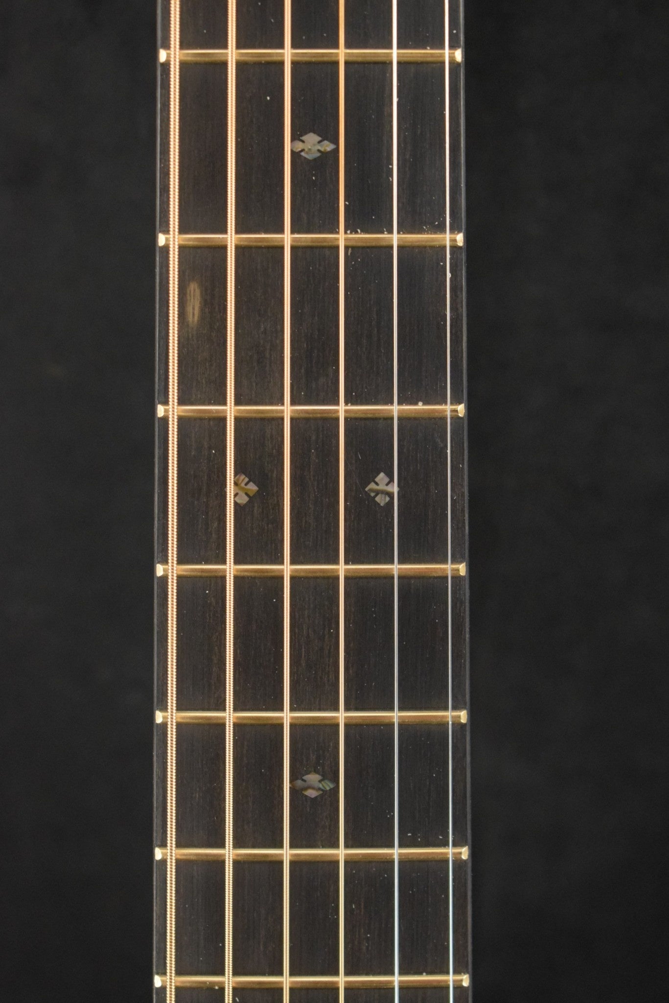 Martin D-28E Modern Deluxe Fishman Aura VT Blend Acoustic-Electric Natural