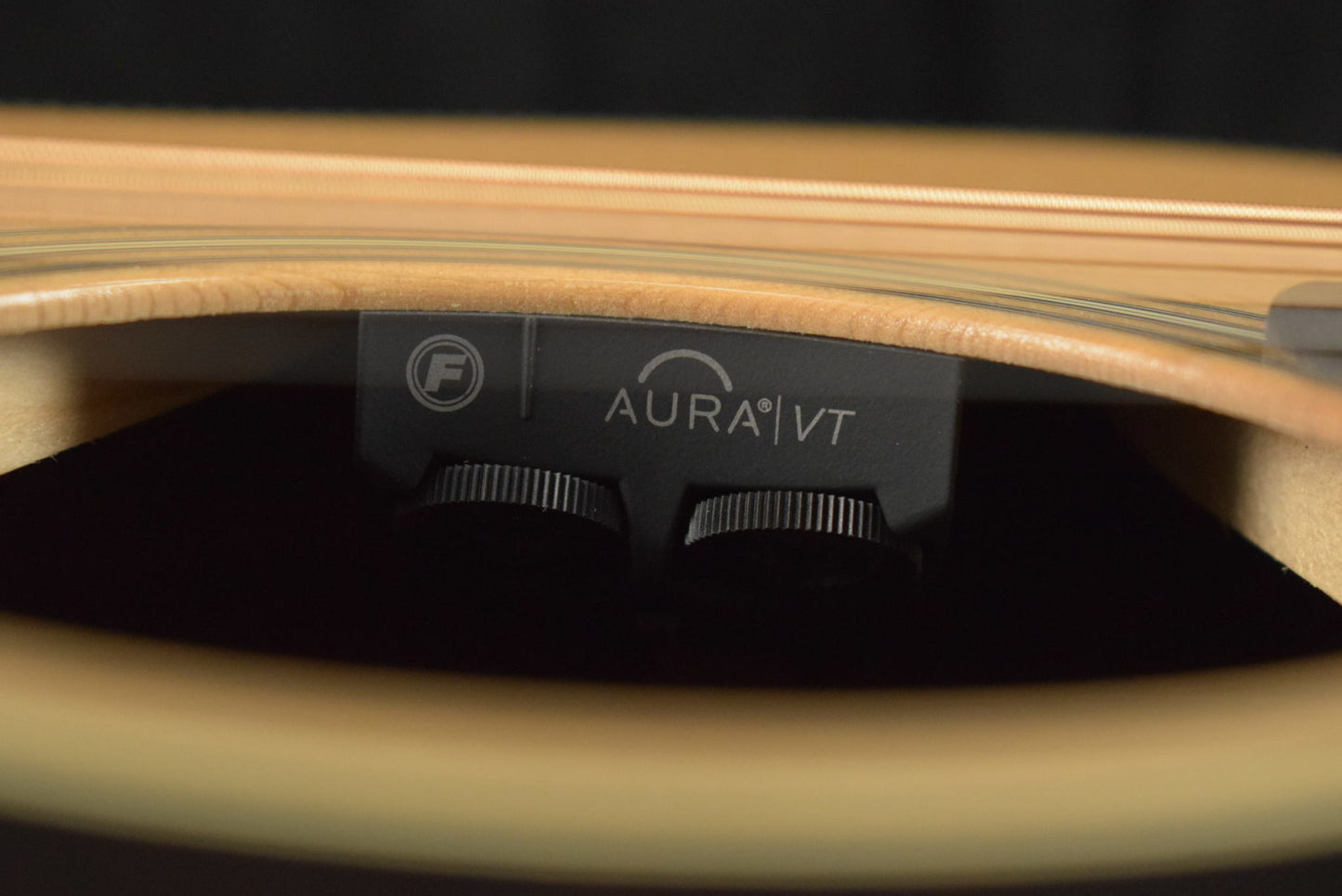 Martin D-28E Modern Deluxe Fishman Aura VT Blend Acoustic-Electric Natural