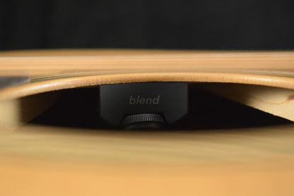 Martin D-28E Modern Deluxe Fishman Aura VT Blend Acoustic-Electric Natural