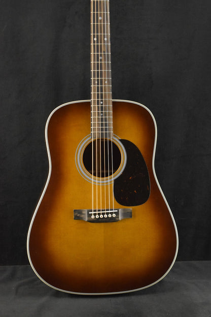 Martin D-28 Ambertone Gloss