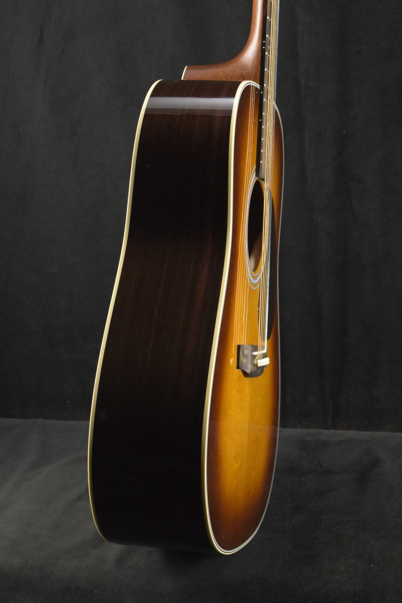 Martin D-28 Ambertone Gloss