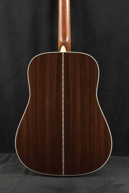 Martin D-28 Ambertone Gloss