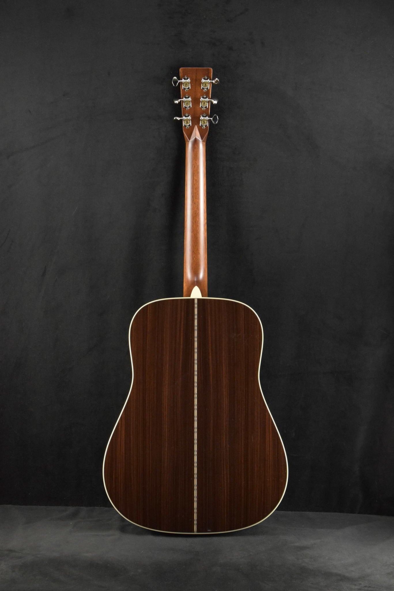 Martin D-28 Ambertone Gloss