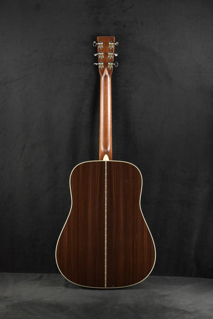 Martin D-28 Ambertone Gloss