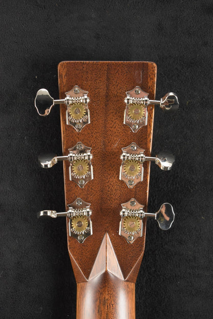 Martin D-28 Ambertone Gloss