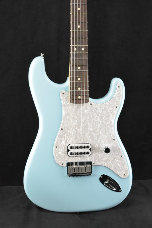 Fender Tom DeLonge Stratocaster Rosewood Fingerboard Daphne Blue