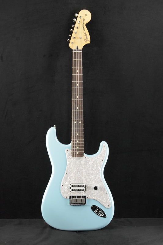 Fender Tom DeLonge Stratocaster Rosewood Fingerboard Daphne Blue