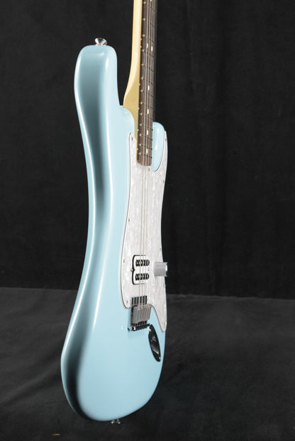Fender Tom DeLonge Stratocaster Rosewood Fingerboard Daphne Blue