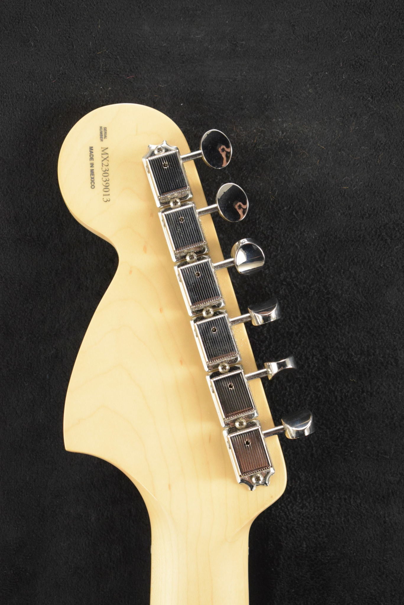 Fender Tom DeLonge Stratocaster Rosewood Fingerboard Daphne Blue