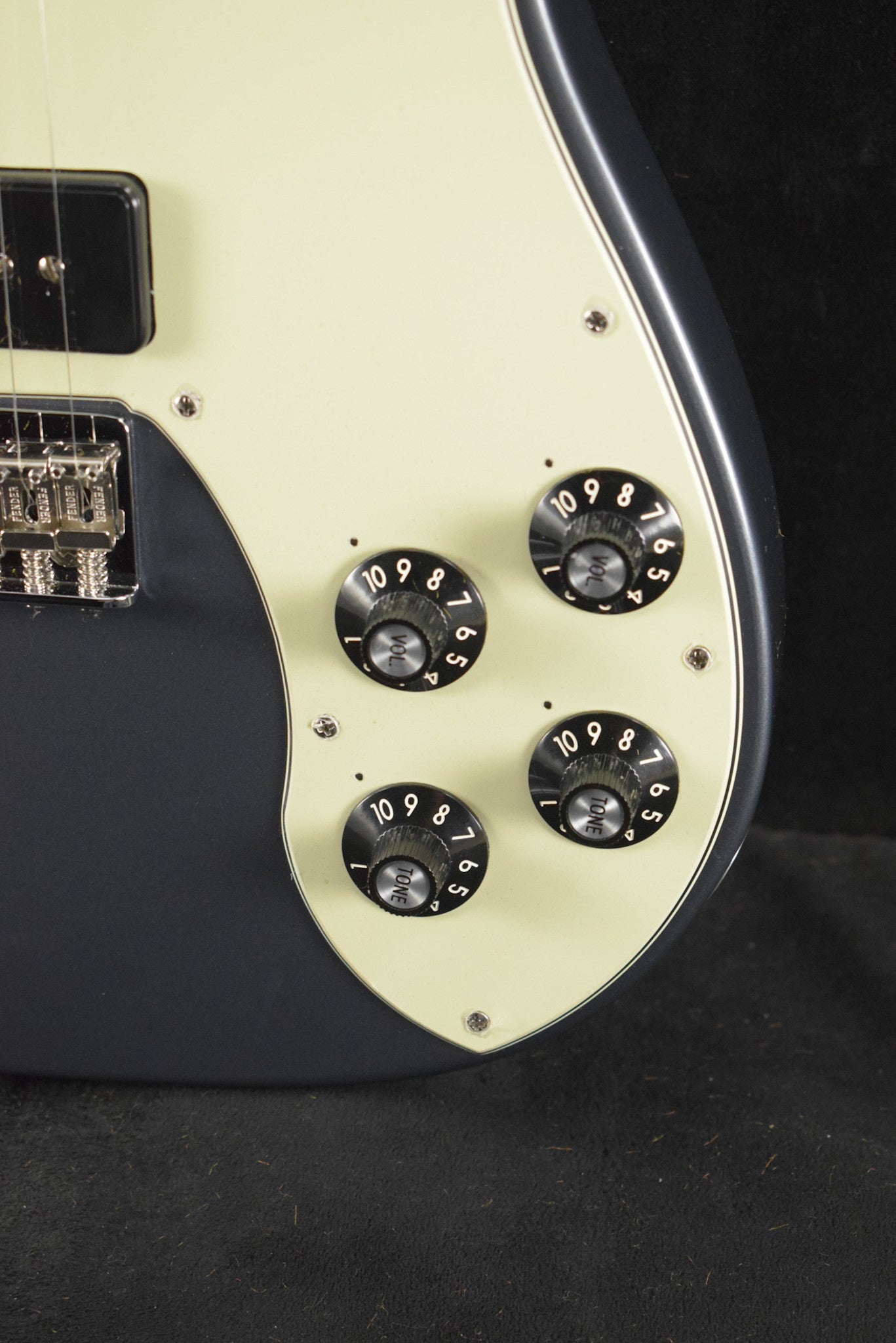 Fender Chris Shiflett Cleaver Telecaster Deluxe Charcoal Frost Metallic Rosewood Fingerboard