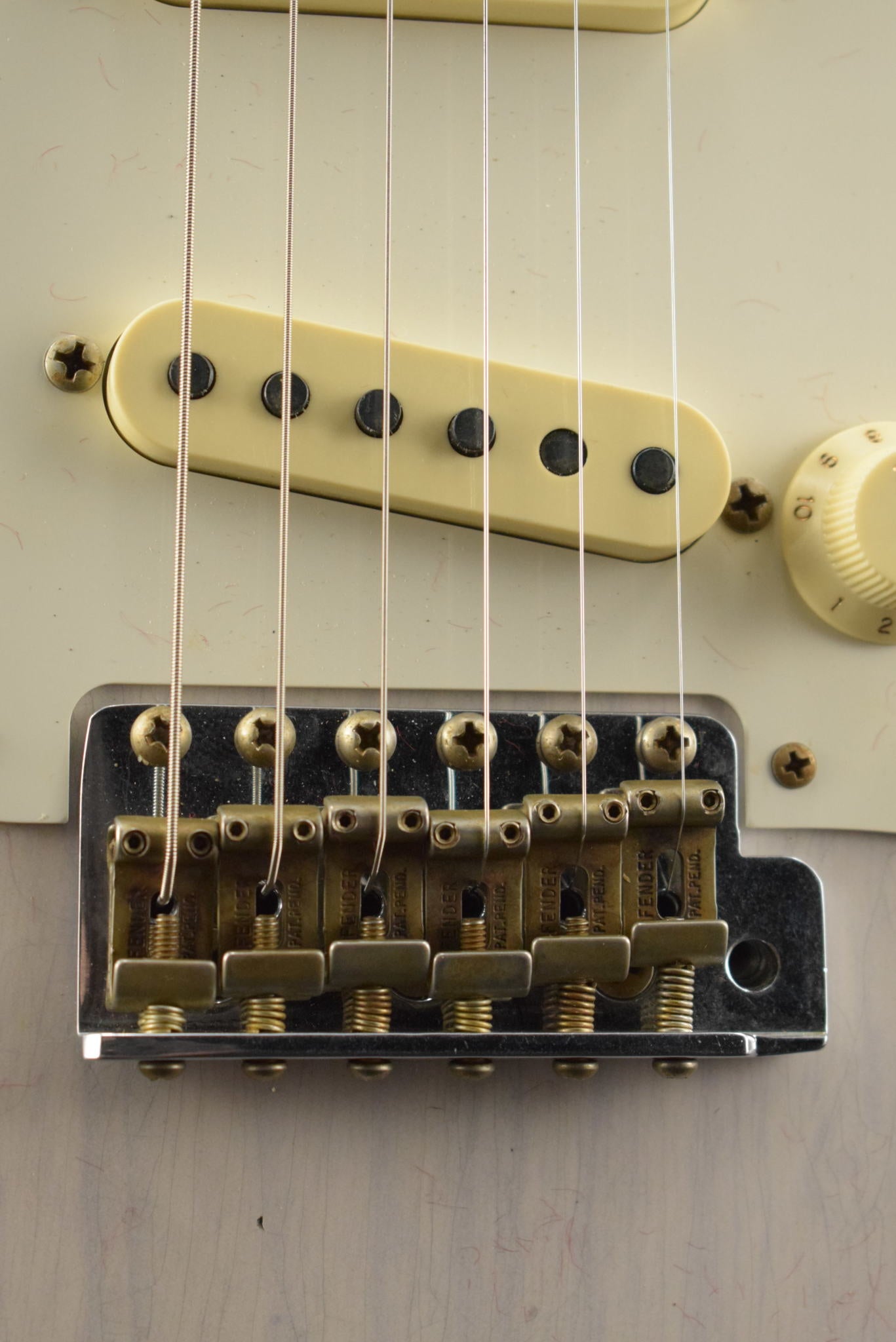 Fender Custom Shop 1957 Stratocaster Relic Aged White Blonde