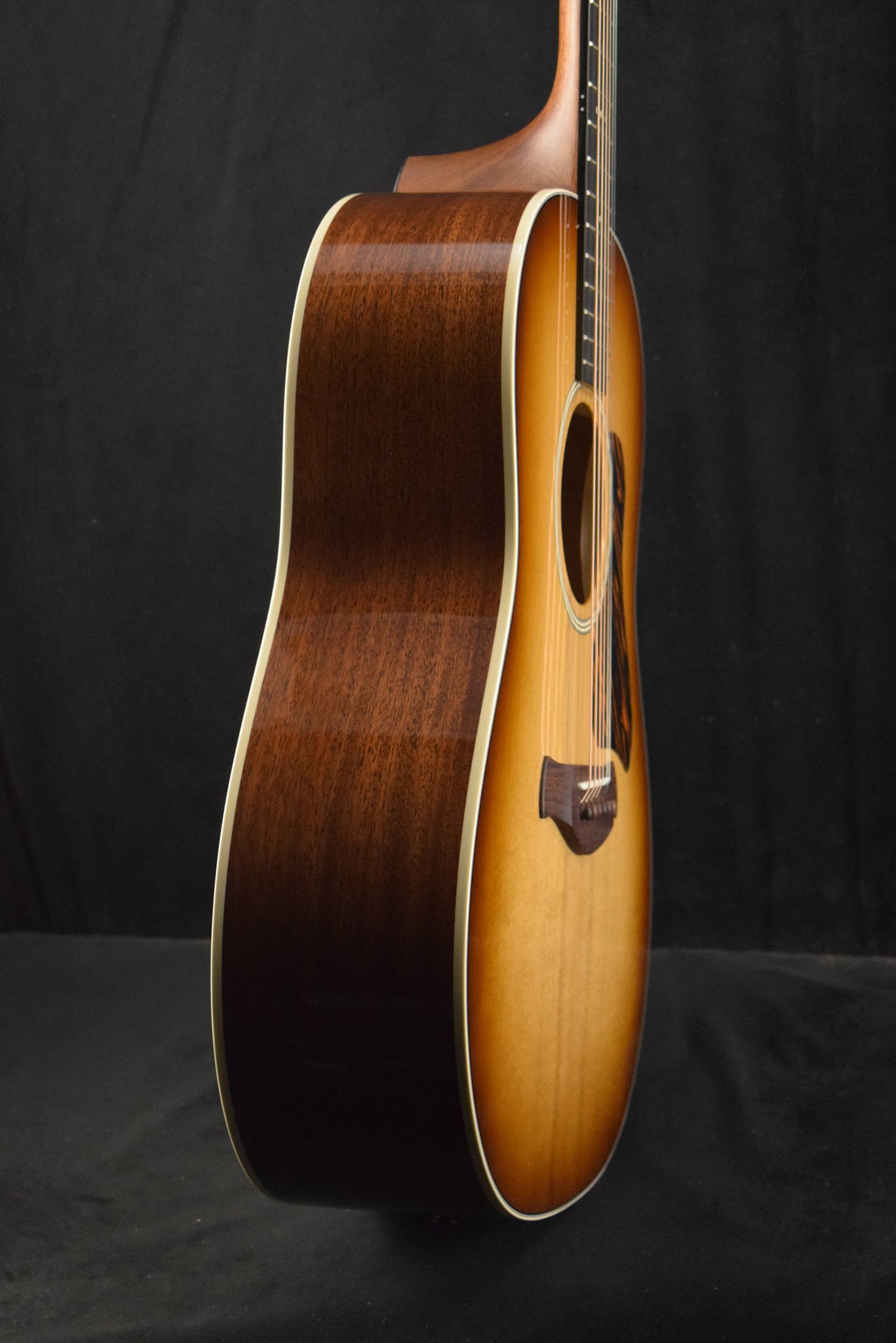 Taylor Gold Label 517e SB Sunburst w/ Firestripe Pickguard