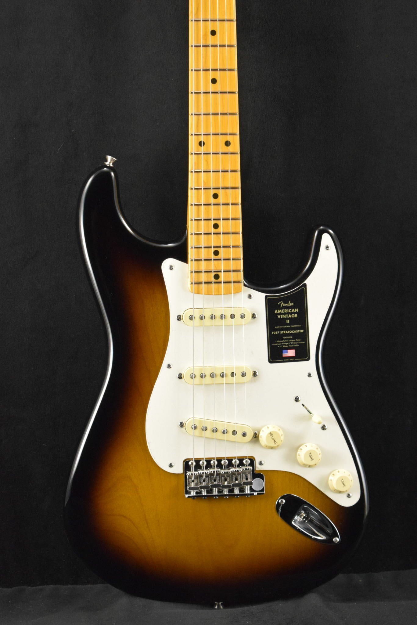 Fender American Vintage II 1957 Stratocaster 2-Color Sunburst Maple Fingerboard