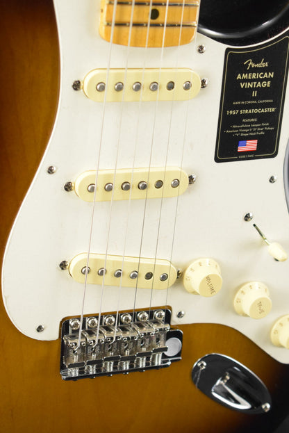 Fender American Vintage II 1957 Stratocaster 2-Color Sunburst Maple Fingerboard