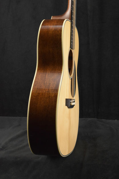 Martin Custom Shop 000/OM Auditorium Mahogany Adirondack Spruce VTS Natural