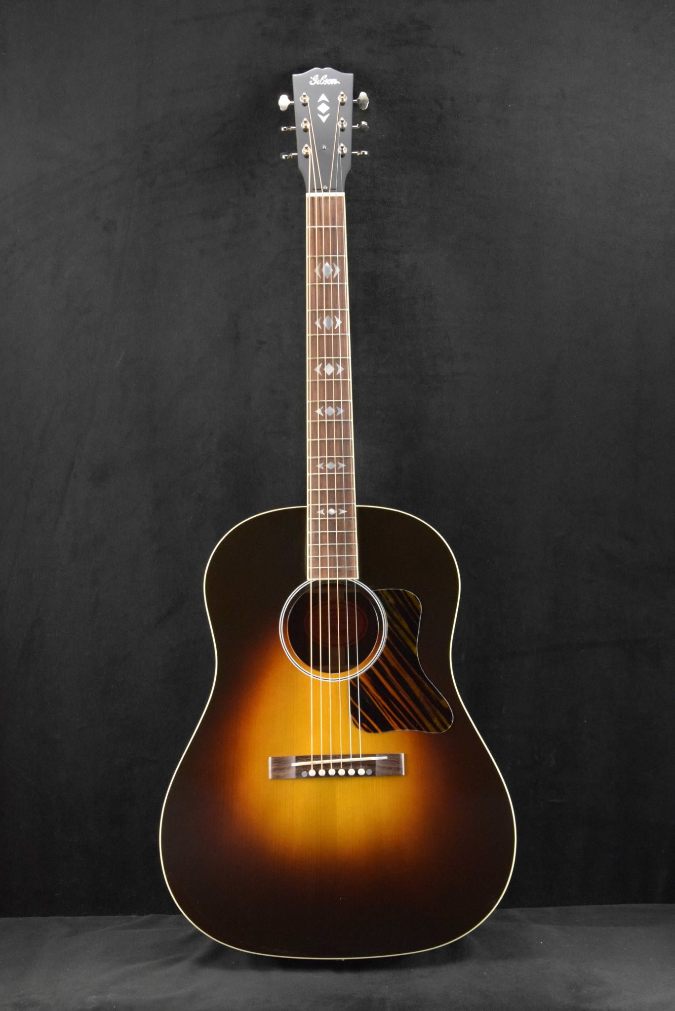 Gibson Custom Shop Advanced Jumbo Adirondack Red Spruce Top Vintage Sunburst Fuller's Exclusive