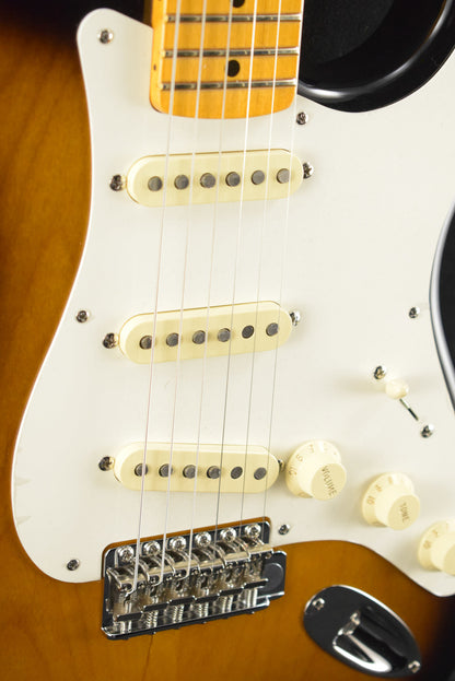 Fender Eric Johnson Stratocaster 2-Color Sunburst Maple Fingerboard